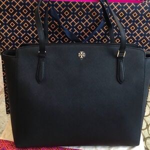 Excellent used condition, Tory Burch Emerson Top Zip Large Tote in black.